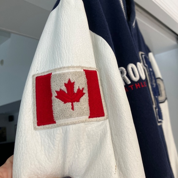 JUST REDUCED !!!!!  Once in a lifetime, does this ROOTS jacket go up for sale. - Picture 4 of 14